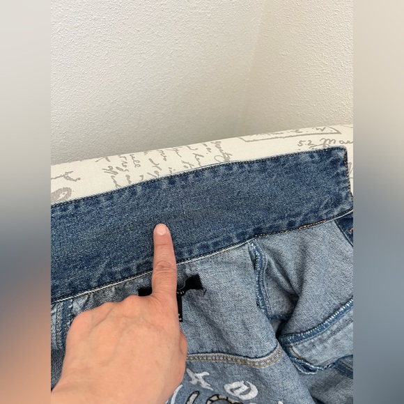 FOREVER 21 Denim jacket with embroidery on the back| Size: S| UNISEX| oversized. - Picture 14 of 15